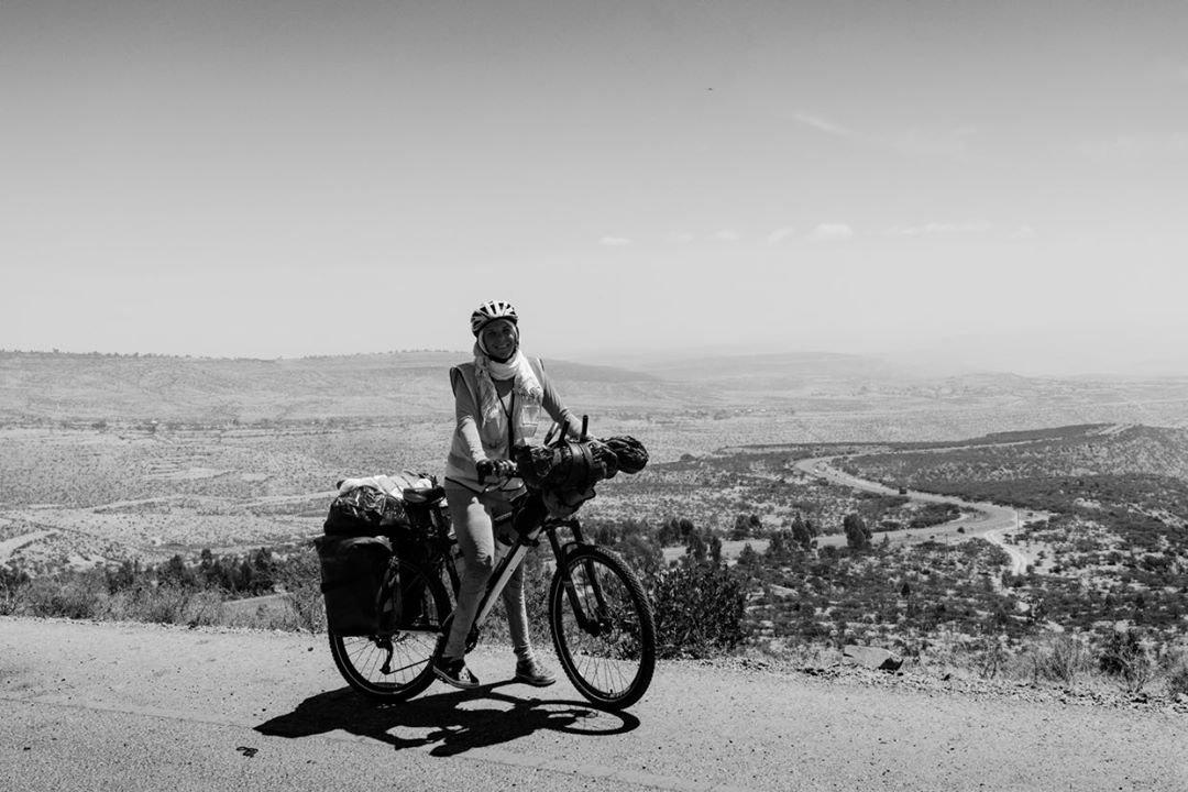 Joëlle Huguenin durant son voyage à vélo