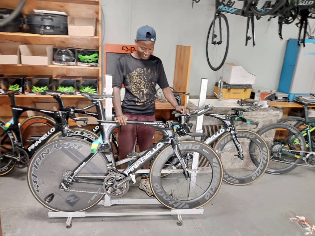 Gratien au centre de cyclisme de Musanze